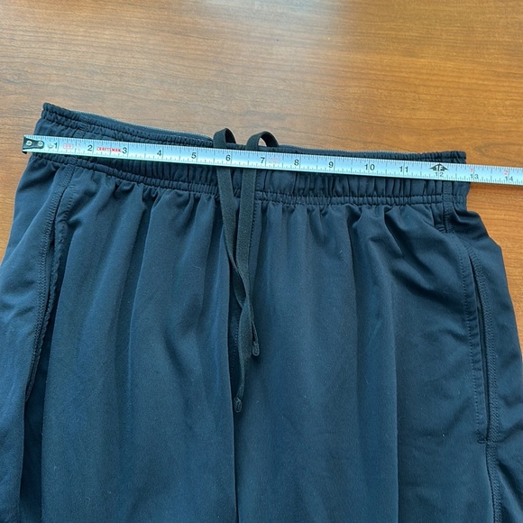 UNDER ARMOUR Black Heatgear unlined shorts - Picture 11 of 15